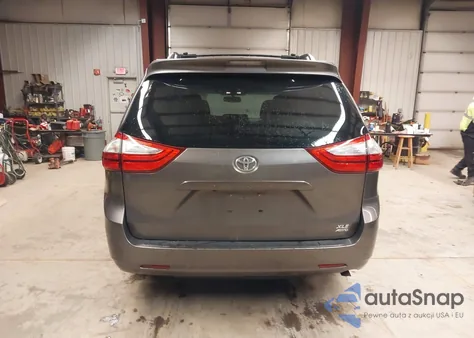 2015 Toyota Sienna Xle 7 Passenger z USA, uszkodzony, nr VIN 5TDDK3DC4FS123467